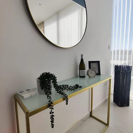 Cozy Penthouse In Malta アパート