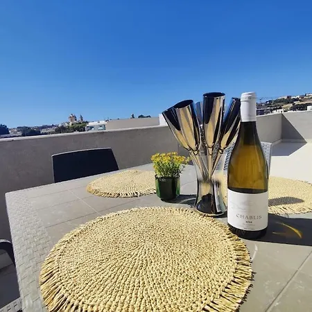 Cozy Penthouse In Malta Διαμέρισμα *